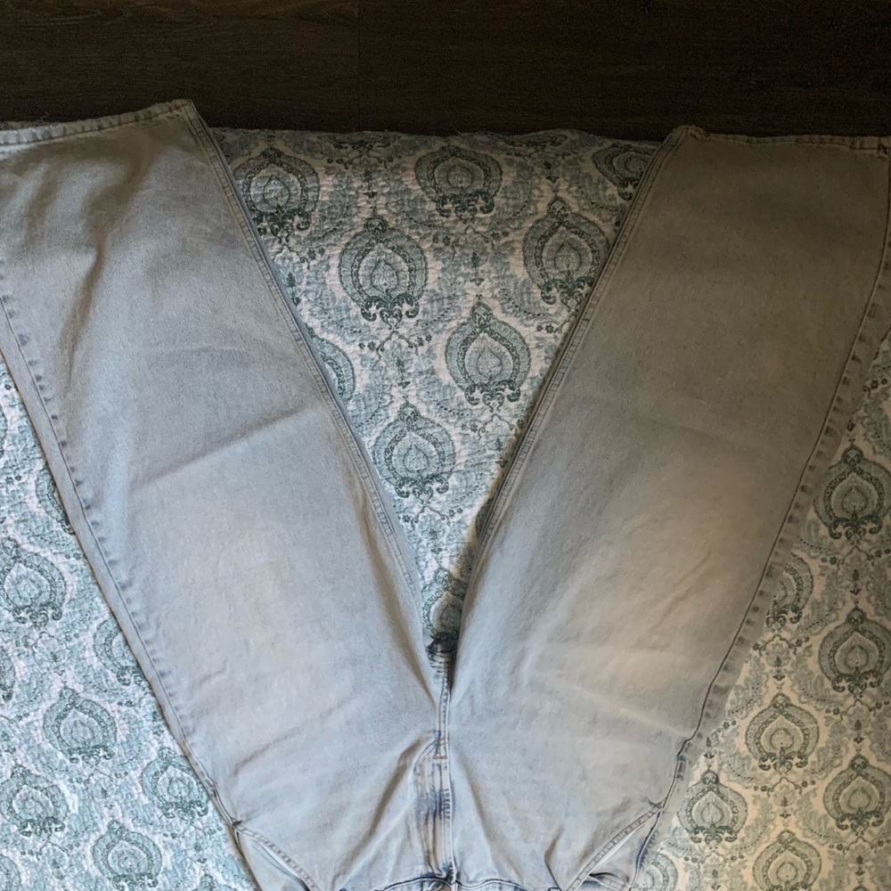 Stylish Light Gray Straight Leg Jeans